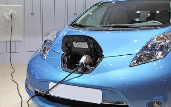 混動(dòng)汽車與電動(dòng)汽車，哪個(gè)更適合你？